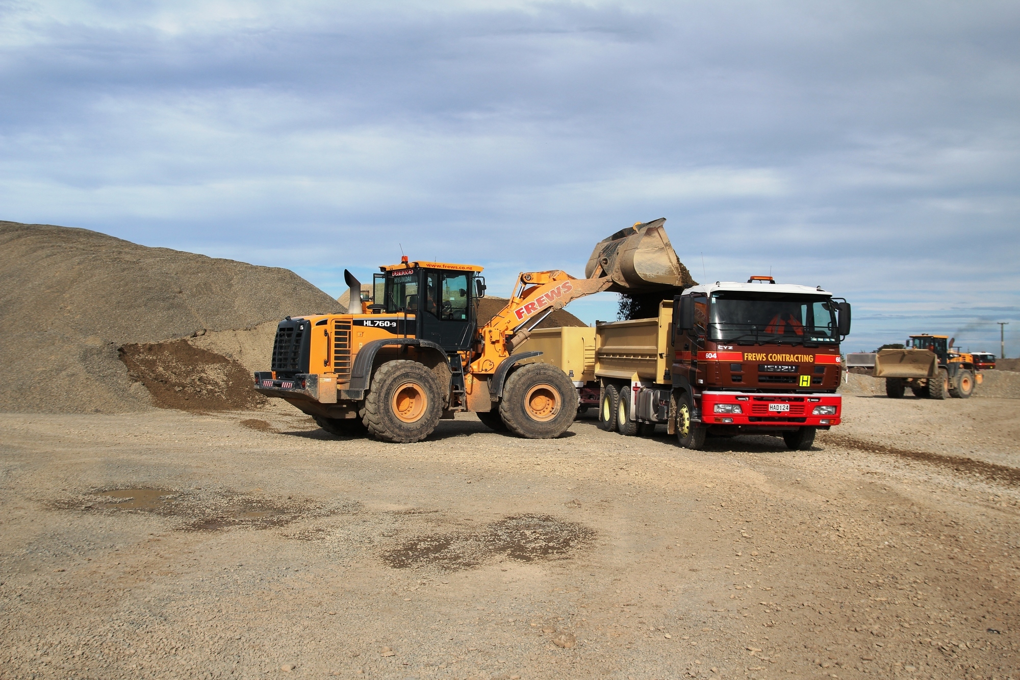 Aggregate loading and supply operations